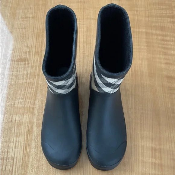 Burberry Kids Vintage Check Neoprene and Rubber Rain Boots Size 3 Kids Unisex - Picture 3 of 10